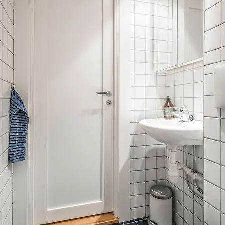 Delightful 3-room In Toyen Apartament *